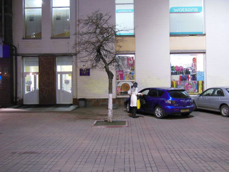 г.Киев, пр.Воздухофлотский, 44 магазин Ассорти